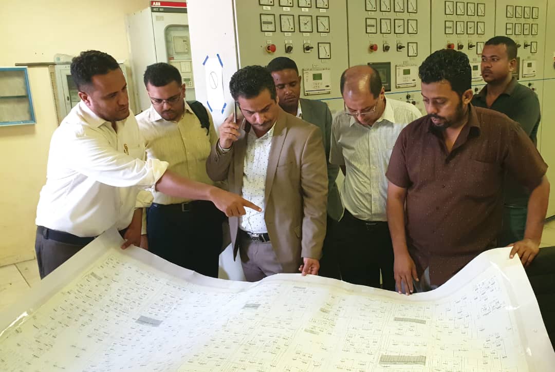 وزير الكهرباء يتفقد عدد من محطات التوليد في عدن بمناسبة عيد العمال