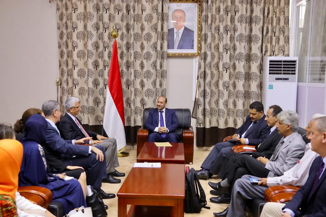 وزير التخطيط والتعاون الدولي يبحث مع وفد البنك الدولي دعم أولويات الحكومة