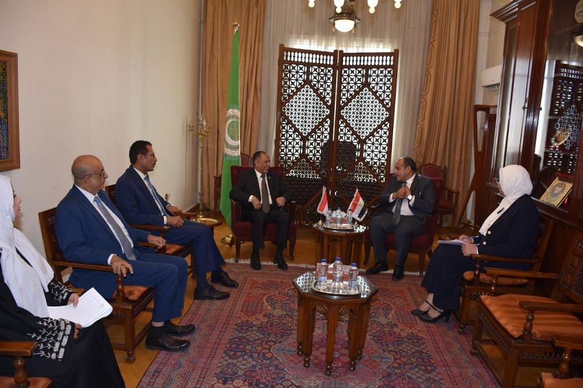 وزير الصناعة يبحث مع نظيره المصري تعزيز التعاون التجاري بين البلدين
