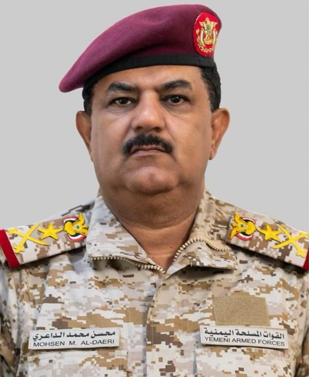 وزير الدفاع يطمئن على منتسبي محور علب إثر الهجوم الحوثي الغادر