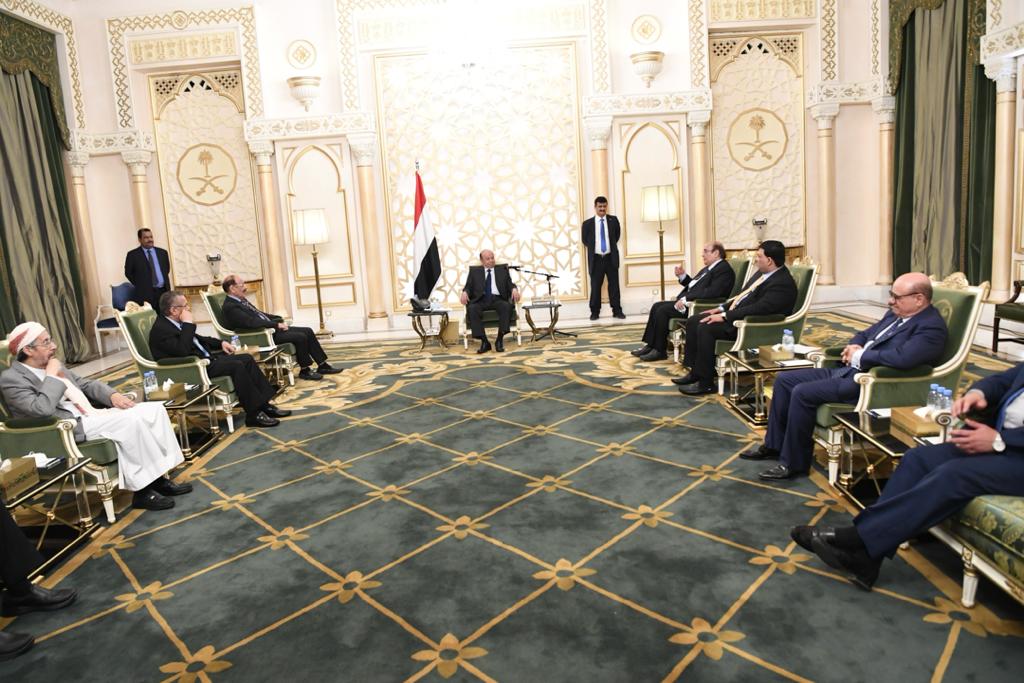 رئيس الجمهورية يترأس اجتماع لهيئة مستشاريه