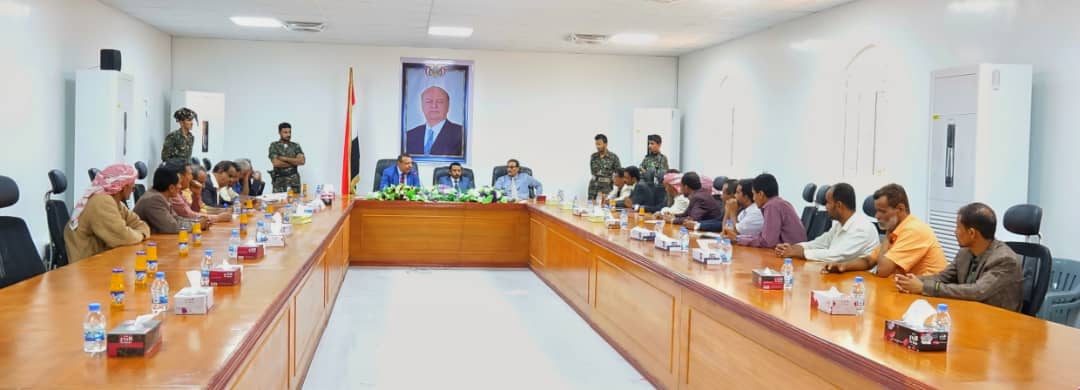 محافظ شبوة يلتقي نائب وزير الخدمة المدنية والتأمينات