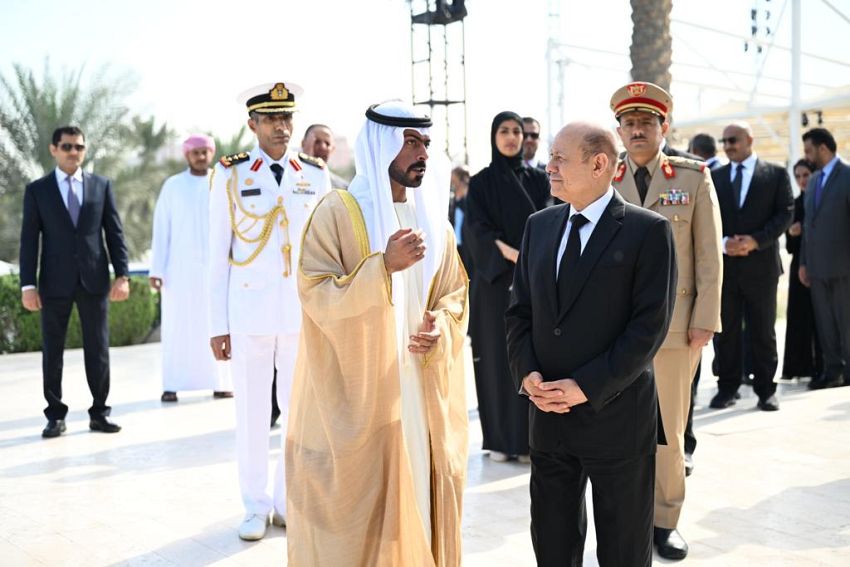 رئيس واعضاء مجلس القيادة الرئاسي يزورون واحة الشهداء الاماراتيين وجامع الشيخ زايد الكبير