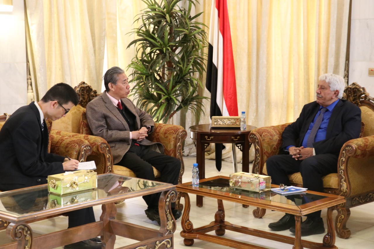 وزير الصحة يطلع على الاجراءات الطبية لأبناء الجالية اليمنية والطلاب في الصين