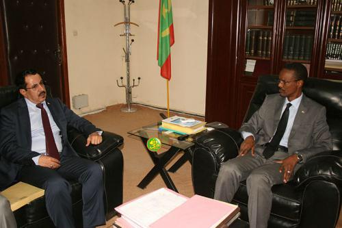 السفير اليمني في نواكشوط يلتقي وزير العدل الموريتاني
