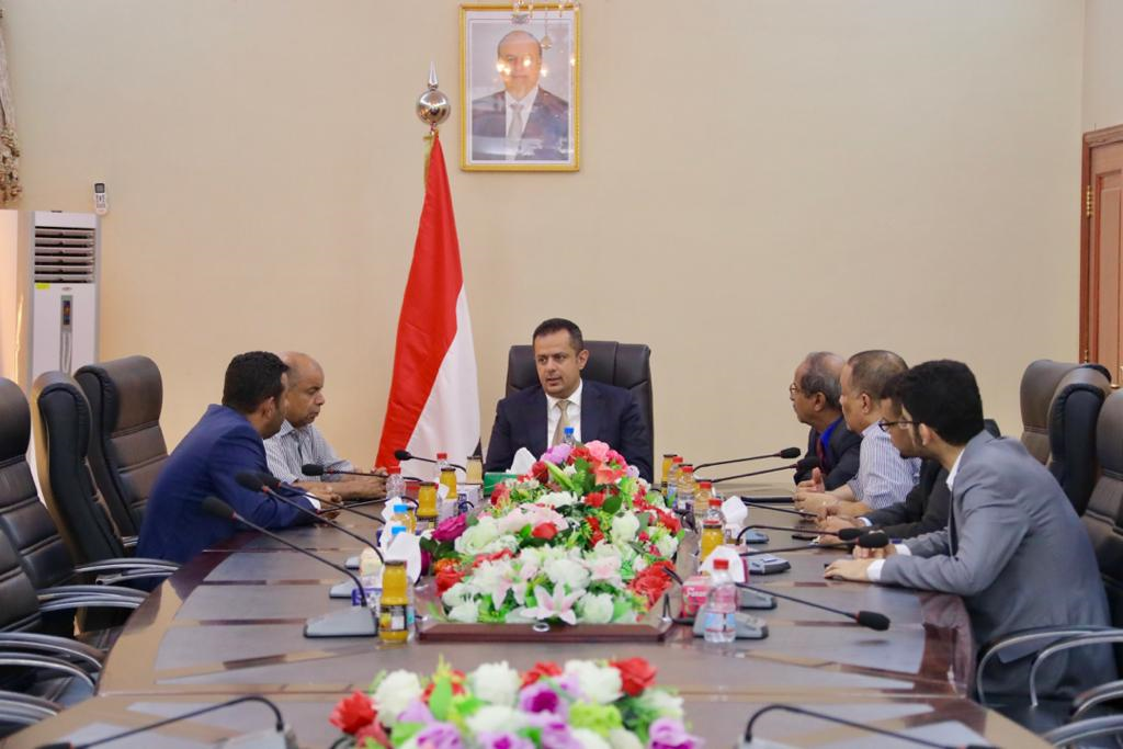رئيس الوزراء يوجه باتخاذ كل الإجراءات الضرورية لحماية الطلاب والجالية اليمنية في الصين من كورونا