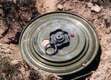 لغم حوثي يؤدي بحياة شخص واثنين من أطفاله جنوبي الحديدة