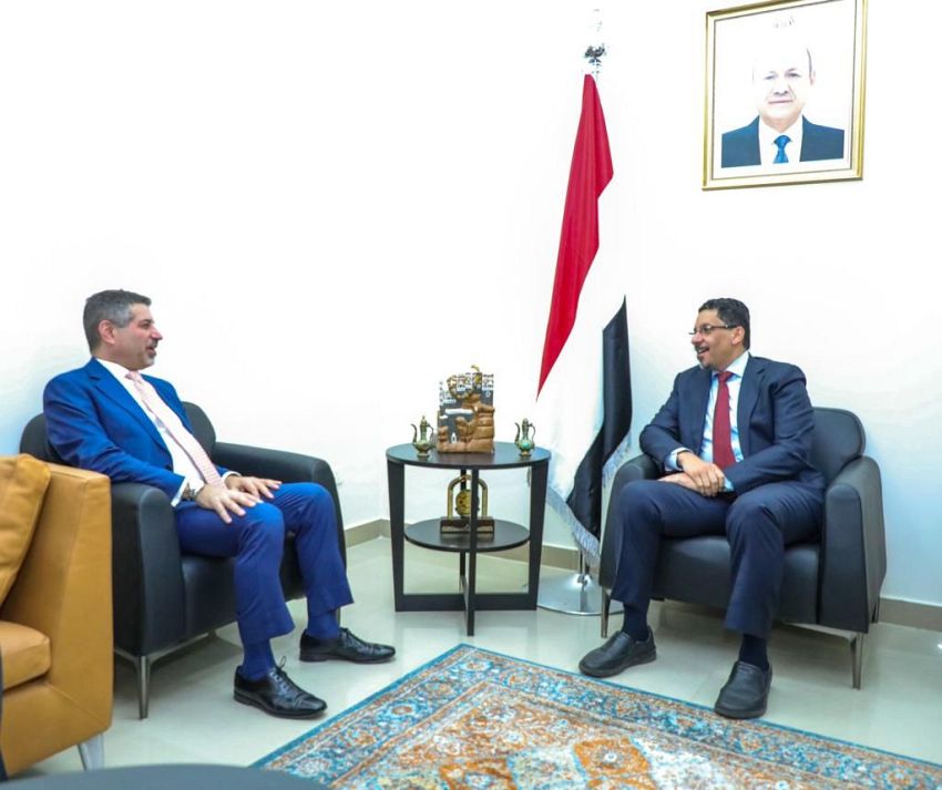 وزير الخارجية يلتقي السفير الأمريكي لدى اليمن