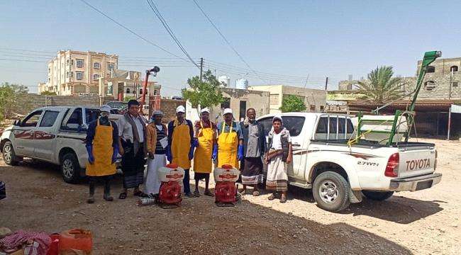 تدشين حملة رش لمكافحة الجراد الصحراوي بشبوة