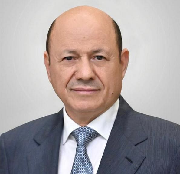 رئيس مجلس القيادة الرئاسي يهنىء القيادة الجزائرية بنجاح القمة العربية