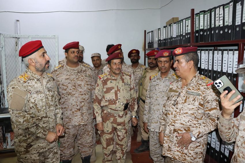 لجنة عسكرية من وزارة الدفاع تزور محور الرزامات في صعدة