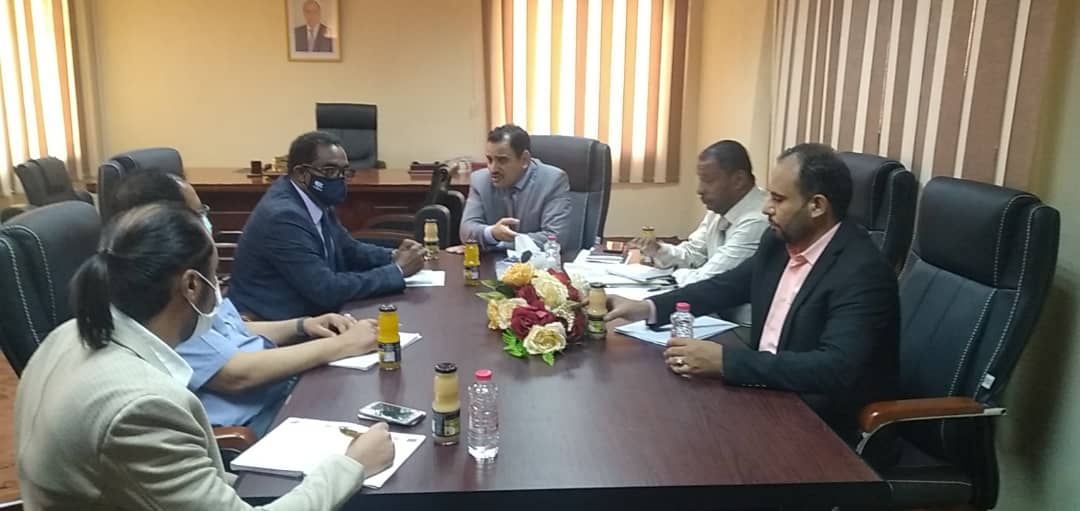 الوزير السقطري يبحث مع الممثل المقيم لـ (الفاو) المشروعات التي تنفذها باليمن