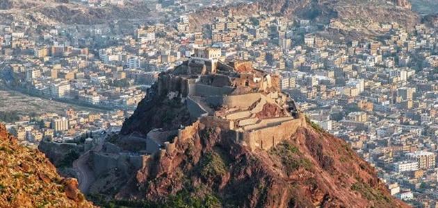 تعز| الوكيل المخلافي يتفقد الجرحى العسكريين والمدنيين ويزور عدد من المرافق العامة و المواقع العسكرية (تقرير) 