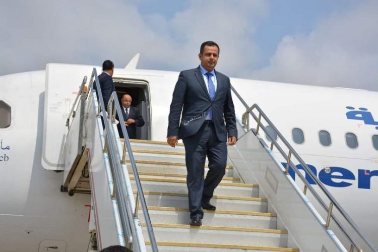رئيس الوزراء يعود إلى العاصمة المؤقتة عدن بعد زيارة خارجية مثمرة