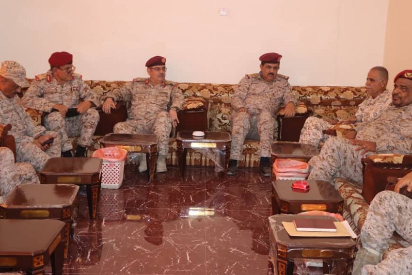 وزير الدفاع يزور عدد من أسر شهداء القوات المسلحة