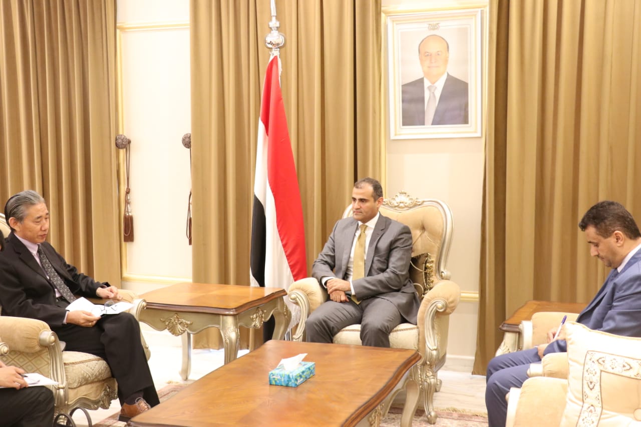 وزير الخارجية يلتقي السفير الصيني ويبحث معه أوجه التعاون الثنائي بين البلدين
