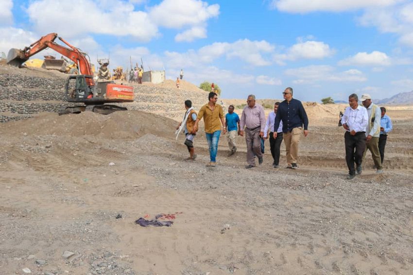 إنجاز 90 بالمائة من مشروع حماية جسر العند من أضرار السيول في لحج