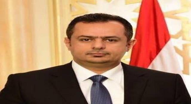 رئيس الوزراء يجري اتصالاً هاتفياً بحافظ سقطرى للاطلاع على جهود معالجة أضرار إعصار «بافان»