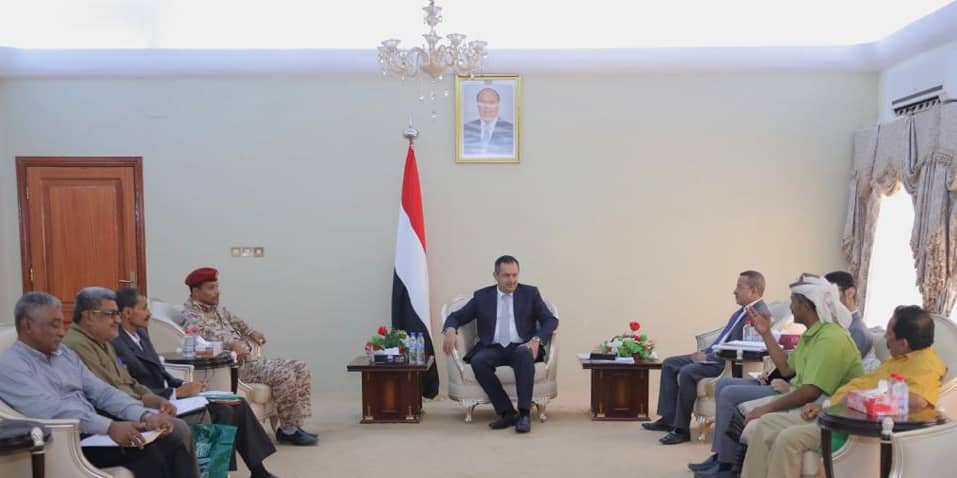 رئيس الوزراء يوجه باعتماد موازنة تشغيلية لمشاريع في أبين ويؤكد حرص الحكومة على تنفيذ كل التزاماتها في اتفاق الرياض