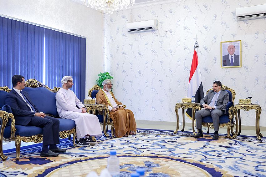 رئيس الوزراء يستقبل في عدن رئيس هيئة التقييس بمجلس التعاون لدول الخليج العربية