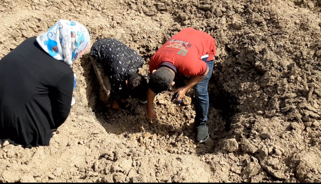 تعز| اللجنة الوطنية للتحقيق تطلع على الاضرار التي خلفتها مقذوفات المليشيا الحوثية على قرية القرضين