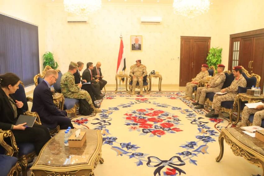 وزير الدفاع يستقبل السفير الامريكي لدى اليمن