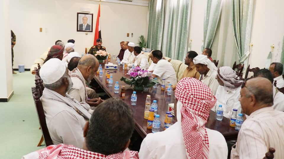 وزير الداخلية يؤكد على أهمية الدور المكمل للمواطن مع الأجهزة الأمنية والعسكرية