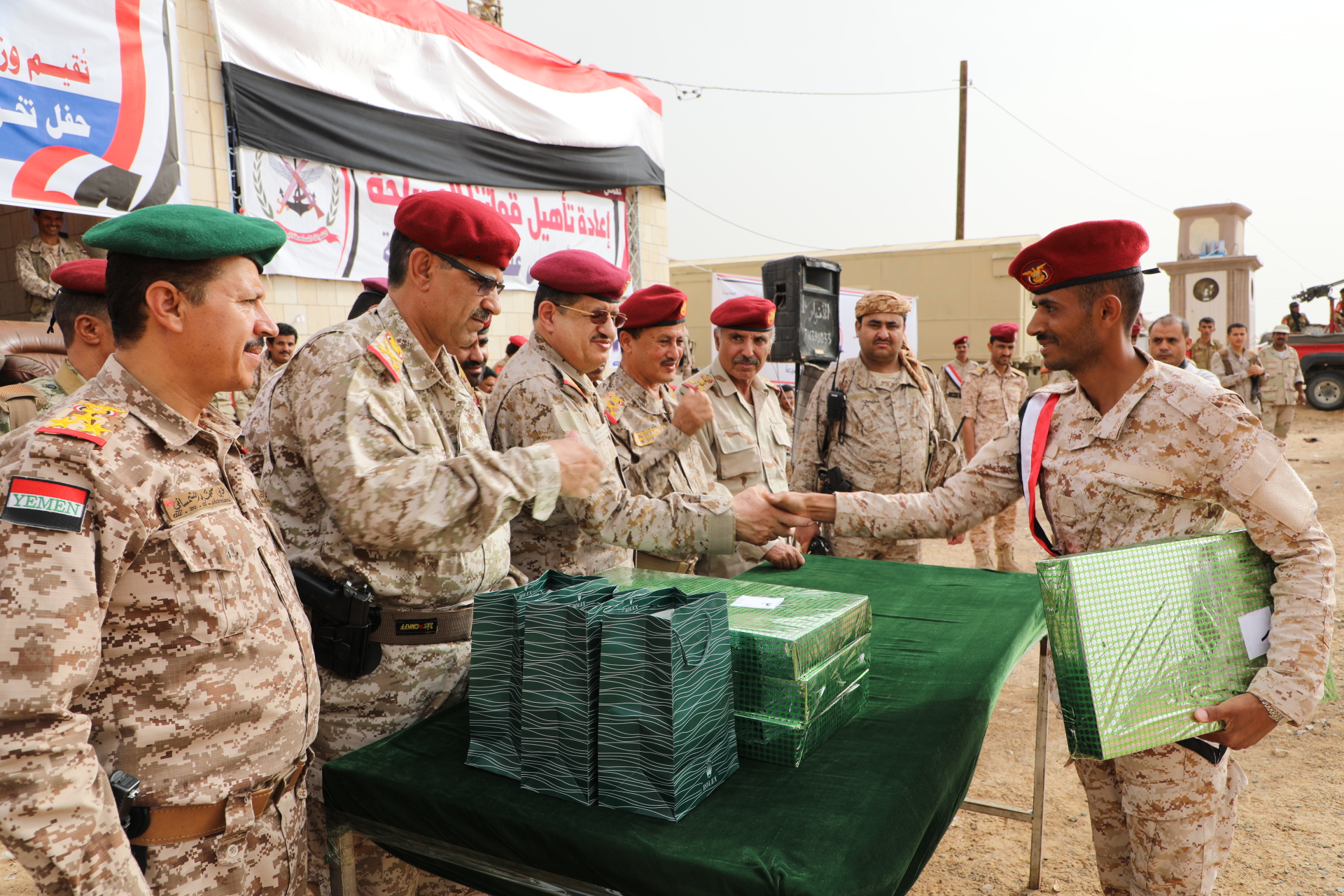 وزير الدفاع يؤكد أن المؤسسة العسكرية هي الرهان الضامن لاستكمال تحرير ما تبقى من الوطن من المليشيات الحوثية