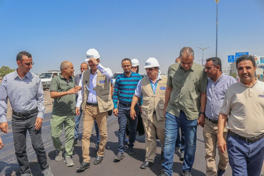فريق من الـ (UNOPS) يتعرف على مشاريع الطرقات في عدن