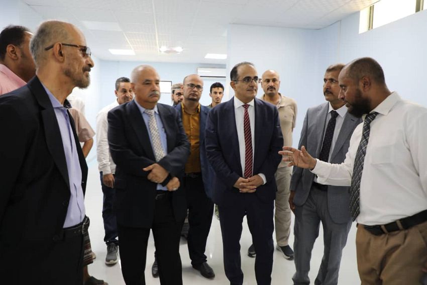 وزير الصحة يطلع على سير التحضير والتجهيز لمستشفى عدن التعاوني الخيري