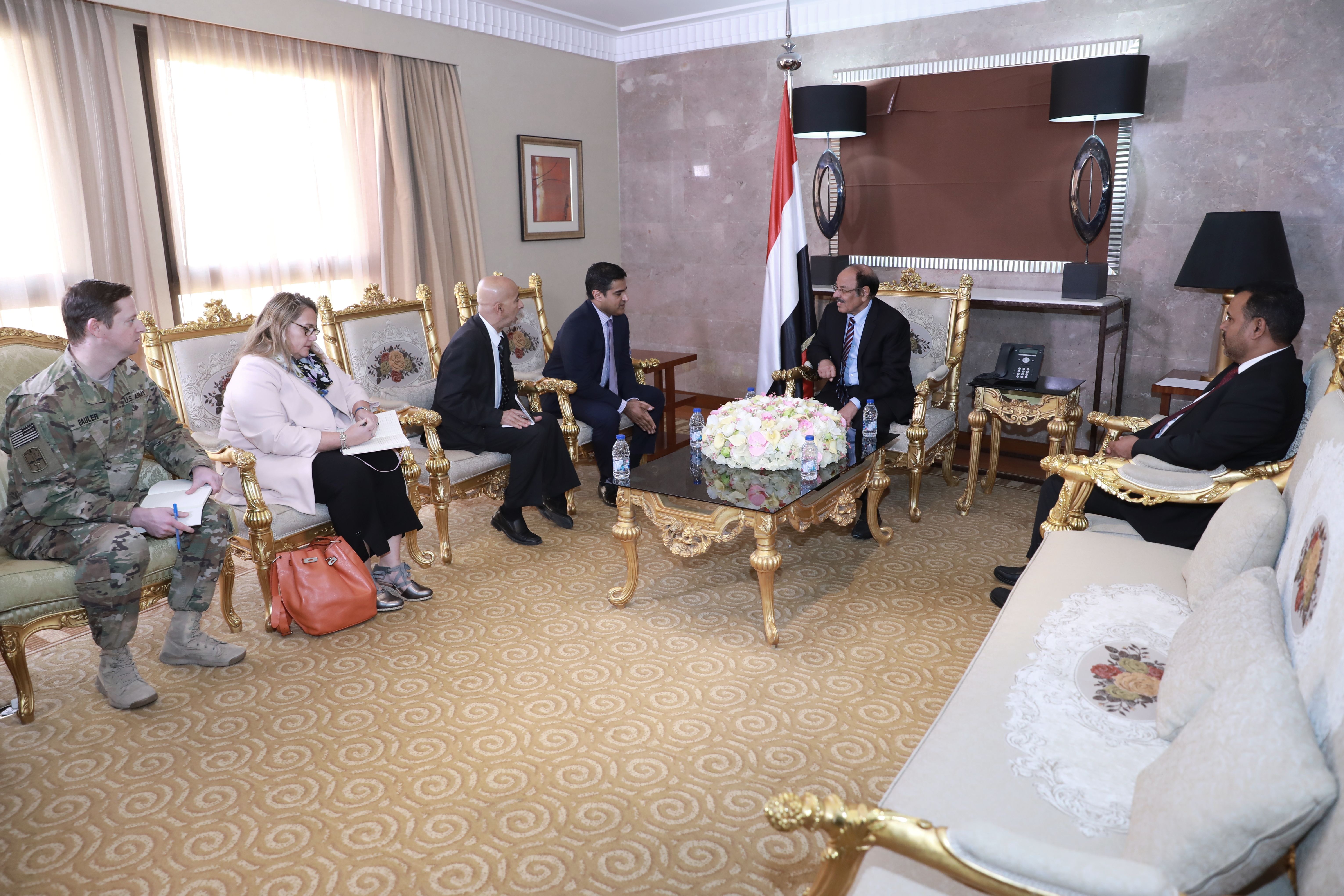 نائب الرئيس يناقش مع القائم بأعمال السفير الأمريكي المستجدات لدى بلادنا