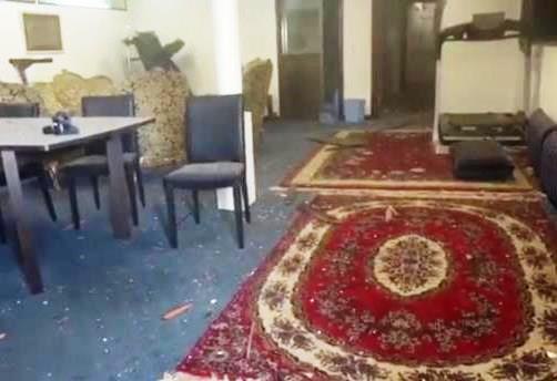 شاهد بالصورة.. مليشيا الحوثي تصعد في حيس وتقصف قاعة اجتماعات لجنة إعادة الانتشار بالحديدة