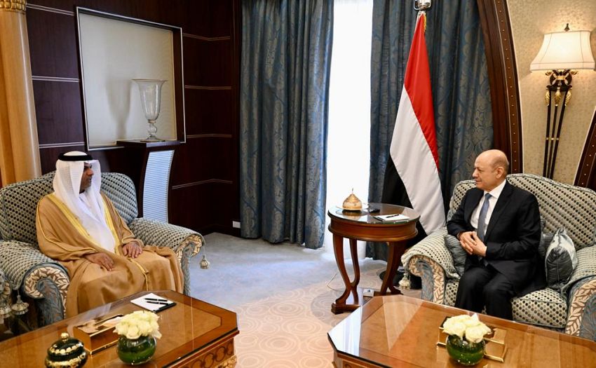 رئيس مجلس القيادة الرئاسي يتسلم دعوة من الرئيس الاماراتي لحضور قمة المناخ