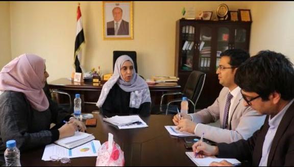 الوزيرة الكمال تبحث مع مسؤول في اليونيسيف تنفيذ مراحل مشروع الحوالات النقدية