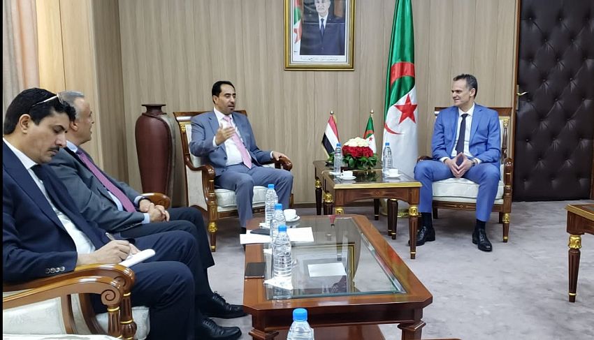 وزير الشباب والرياضة يبحث نظيره الجزائري سبل تعزيز التعاون الثنائي