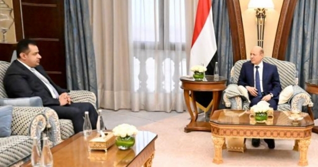 الرئيس «العليمي» يُشدد على أهمية ردع التهديدات الارهابية الحوثية وتحسين الخدمات للمواطنين