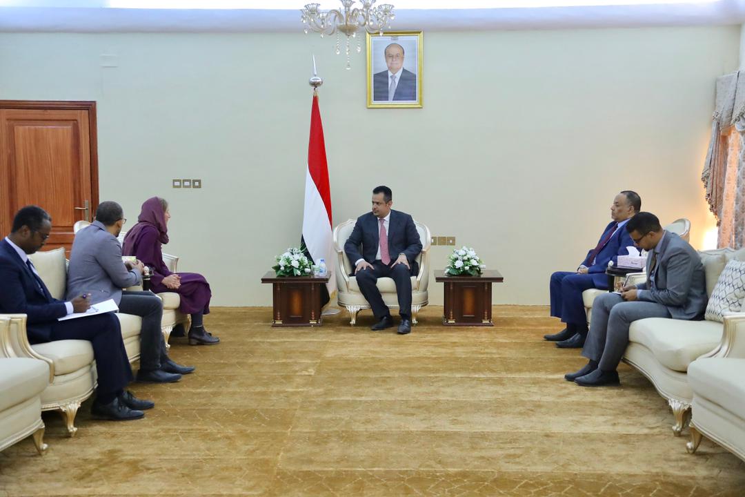 رئيس الوزراء يؤكد وضع جملة اهداف في مشروع برنامج الحكومة لتسهيل العمل الاغاثي والإنساني