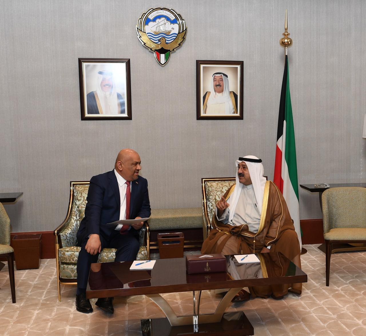 وزير الخارجية يبحث رئيس الوزراء الكويتي بالإنابة العلاقات الثنائية بين البلدين وسبل تعزيزها وتطويرها