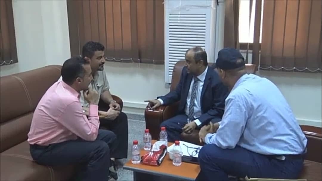 عدن| المحافظ سالمين يناقش مع نائب وزيرالمالية اهمية الاسراع بصرف الاعتمادات المخصصة لمشاريع الخدمات الاساسية