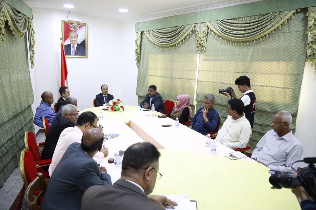 الإرياني يرأس اجتماعاً لمدراء المكاتب والمؤسسات والهيئات التابعة للوزارة بحضرموت