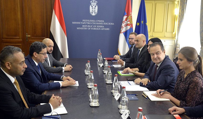 وزير الخارجية يعقد جلسة مباحثات مع النائب الأول لرئيس وزراء صربيا