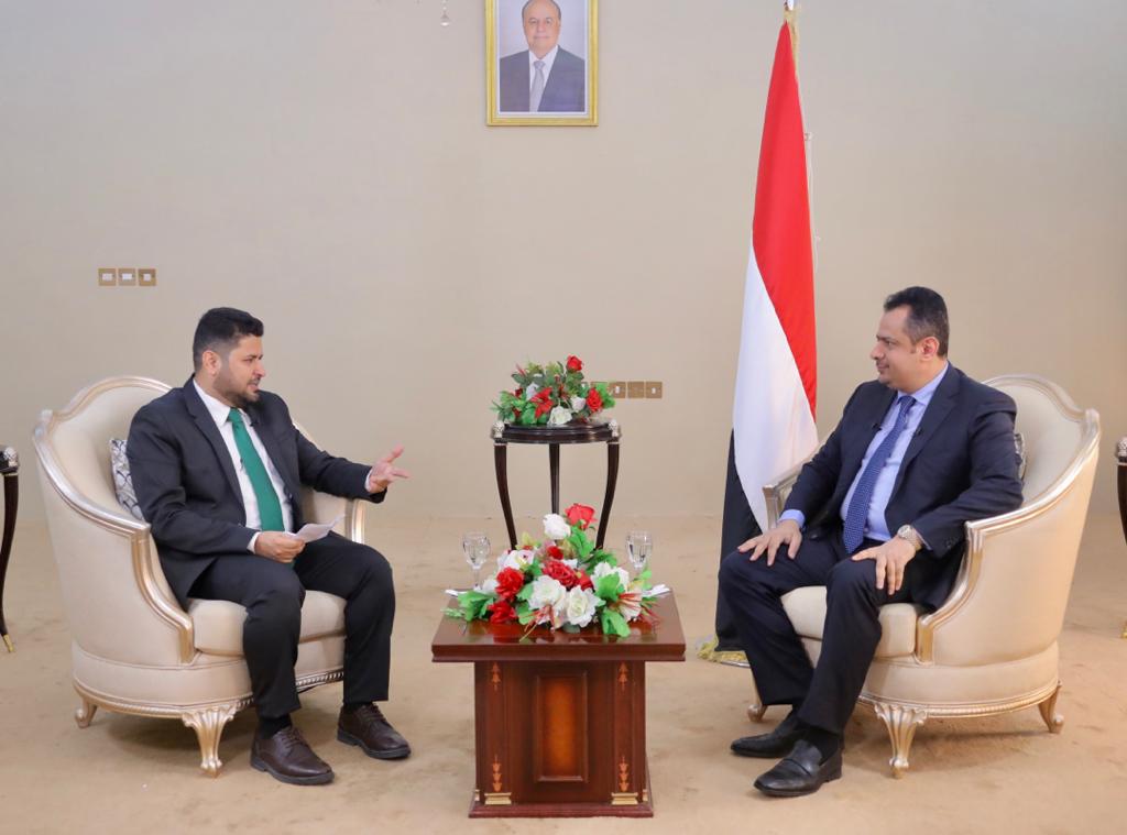 رئيس الوزراء: نتائج التحقيقات الأولية تشير إلى استخدام صواريخ موجهة ذات تقنيات إيرانية في الهجوم الإرهابي على مطار عدن، والأجهزة المختصة ستعقد مؤتمر صحفي وتكشف كافة التفاصيل 