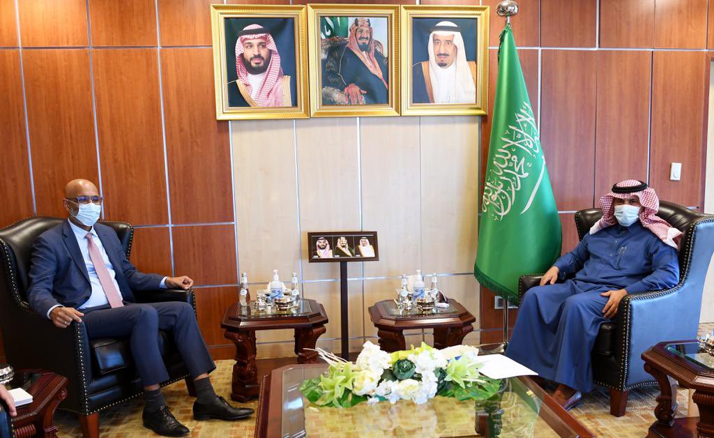السفير آل جابر يلتقي بالسفير الهولندي لدى اليمن