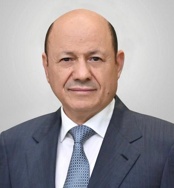 رئيس مجلس القيادة الرئاسي يطمئن على احوال الحجاج اليمنيين