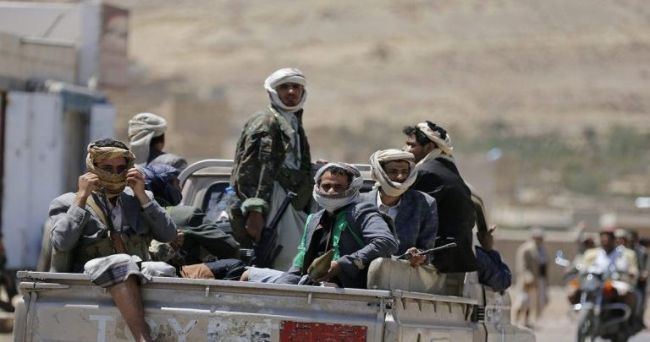 الحديدة : مليشيا الحوثي تحفر خنادق ومتارس وتستقدم تعزيزات عسكرية شمال التحيتا