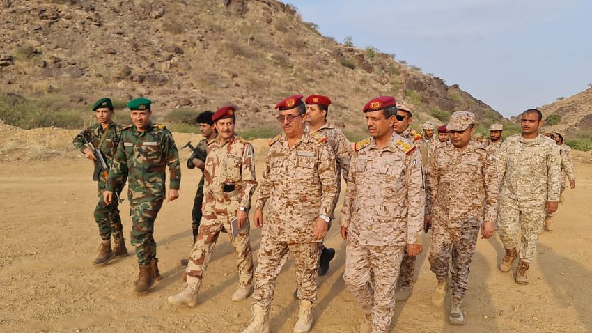 لجنة عسكرية تطلع على جاهزية اللواء الأول قوات خاصة في محور حرض