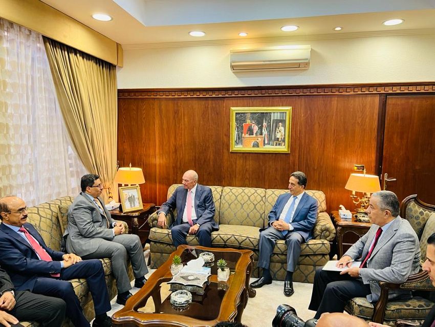 وزير الخارجية يلتقي رئيس مجلس الأعيان الاردني