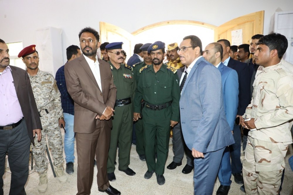 وزير النفط يزور كلية الشرطة ومحطة كهرباء بحضرموت
