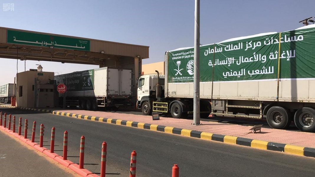 عبور 24 شاحنة منفذ الوديعة تحمل مساعدات إغاثية لعدد من المحافظات