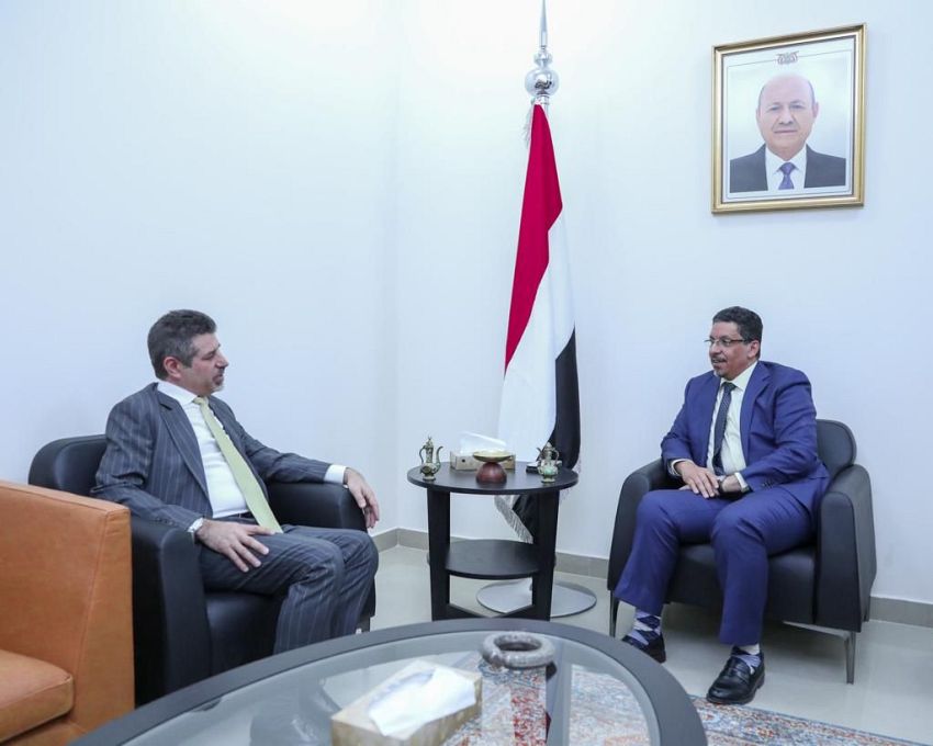وزير الخارجية يناقش مع السفير الأمريكي تداعيات افشال الهدنة في اليمن